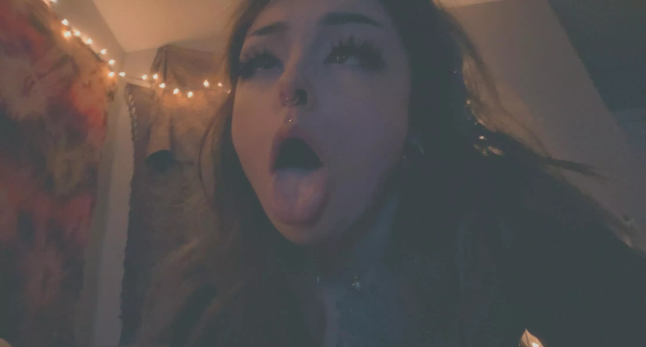 I love having my holes stretched ✨