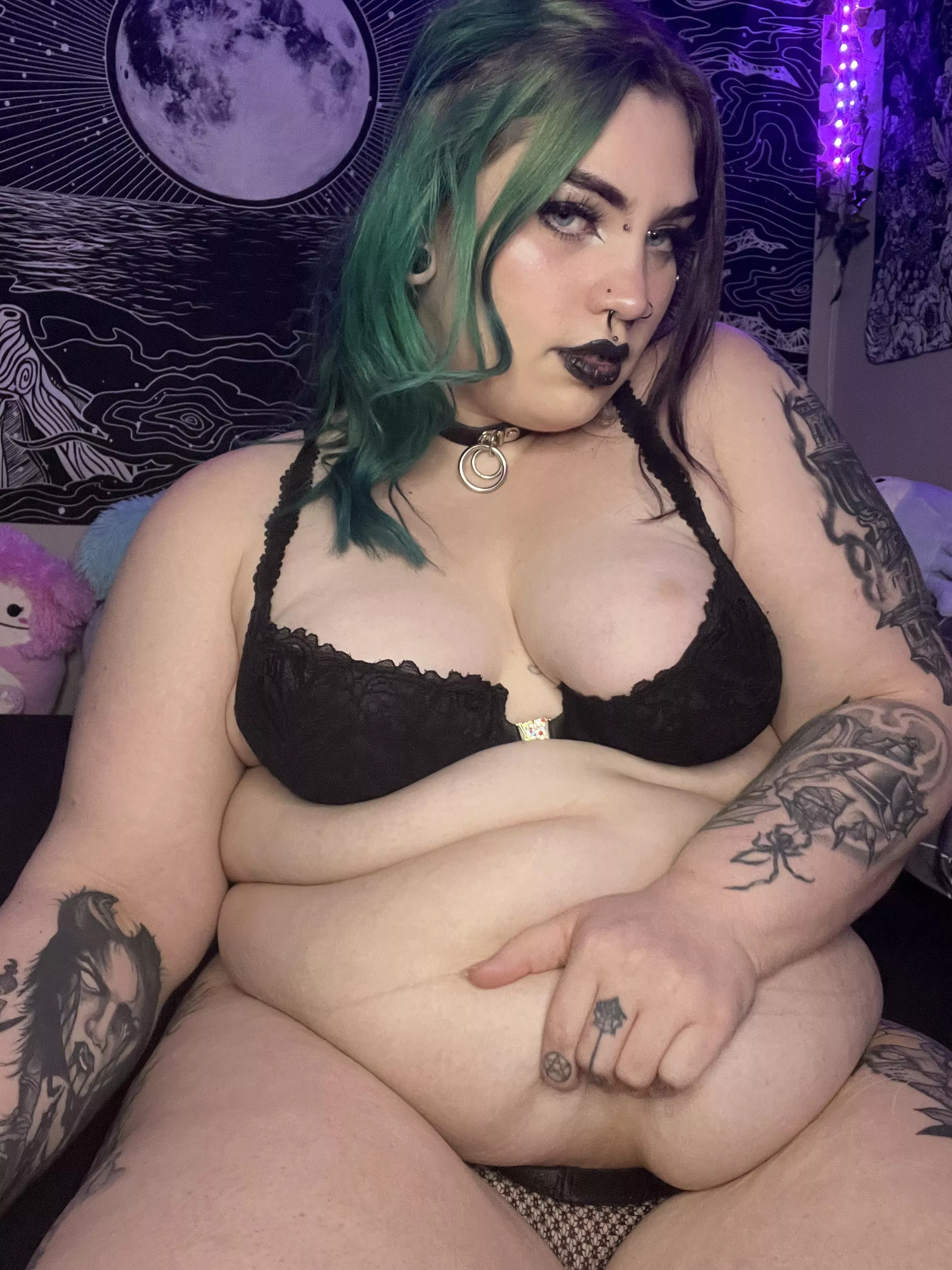 i love my big growing belly 🥰