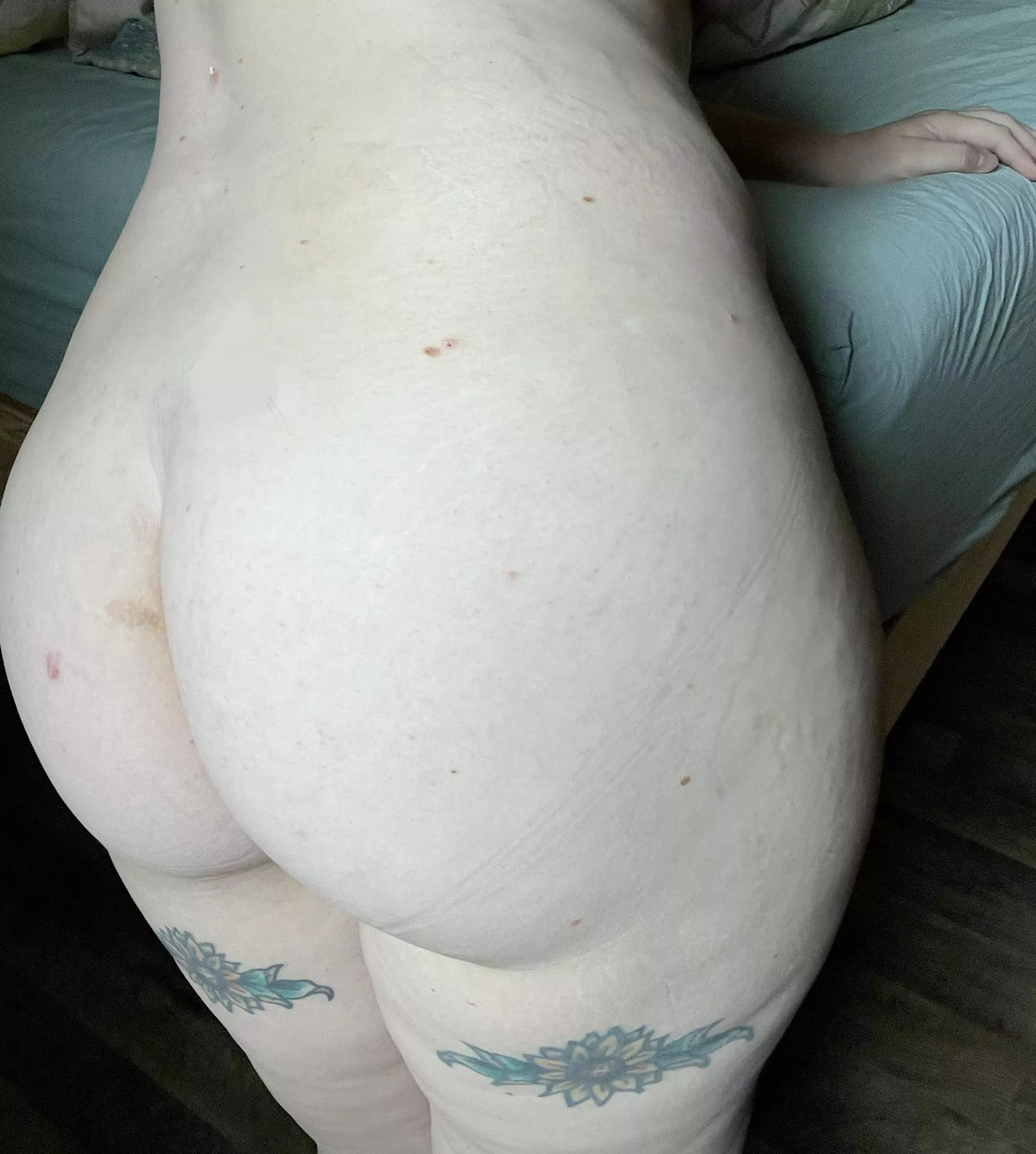 I love my chubby mombod. Do you? 😋