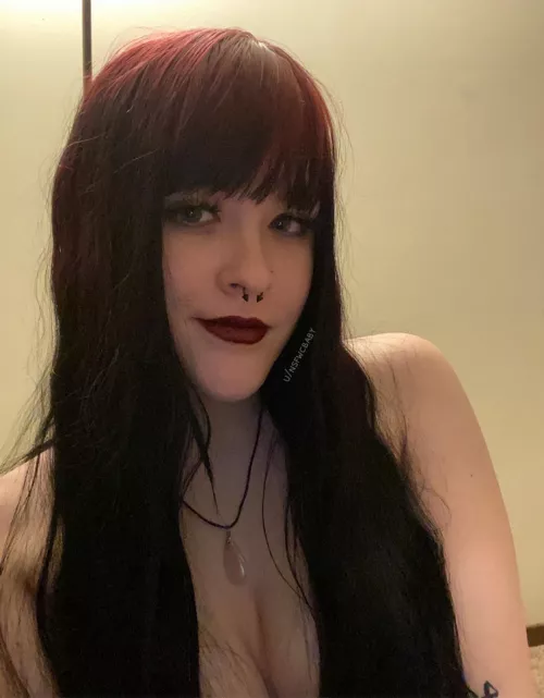 I love my makeup here🖤