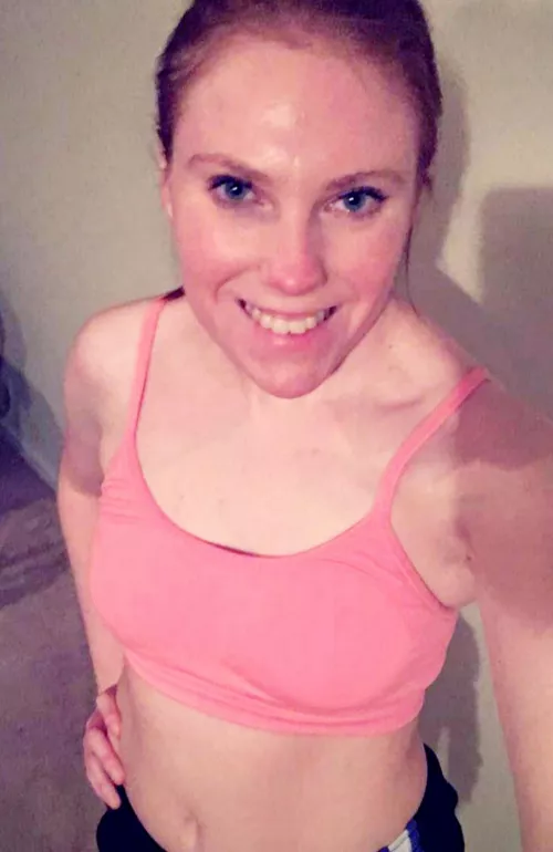 I love seeing men watch me while i run 😍 I wonder if they'd do more than watch 😈