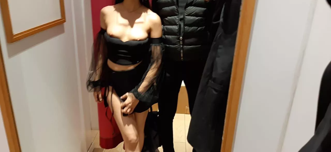 I love showing off in try rooms 👅