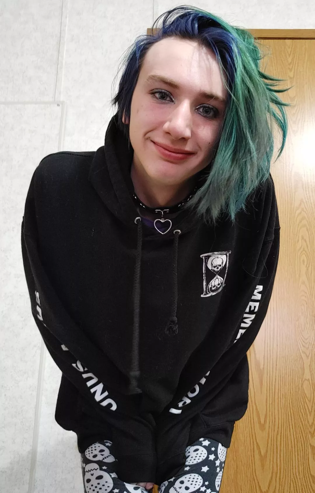 I love that messy side of everyone they are too scared to show! Memento Mori!