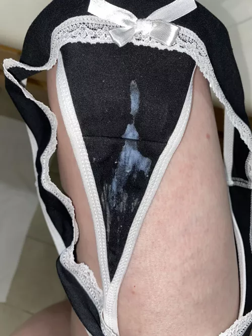 I love the white lace trim on this thong, it frames my intoxicating 🐱 nectar beautifully