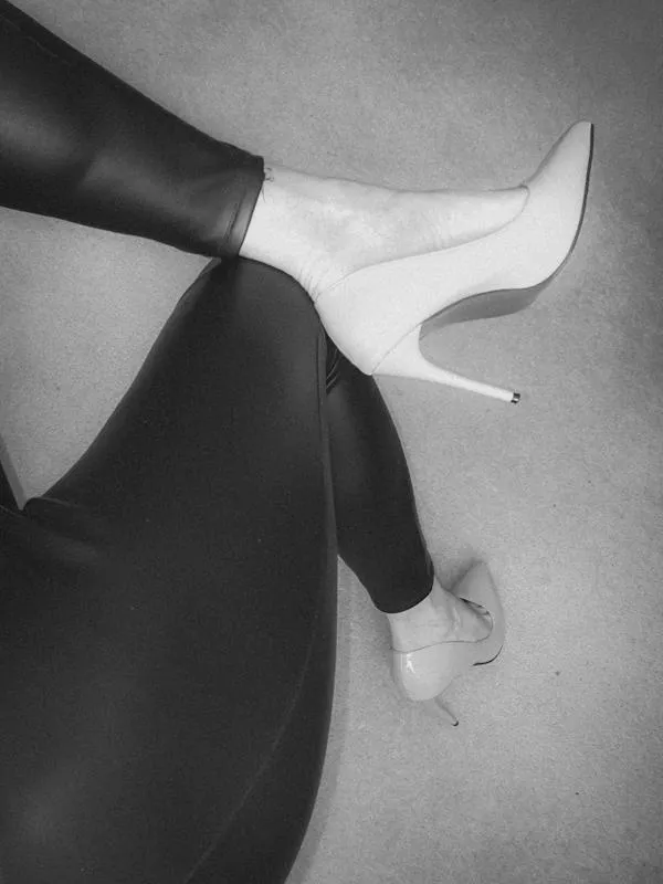 I love these heels! 😍 Fit me so well.