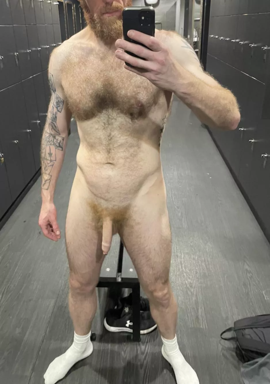 I love this mirror in the gym - I also love being naked 😜(38)