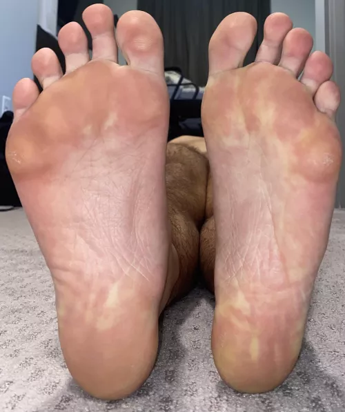 I love to give footjobs