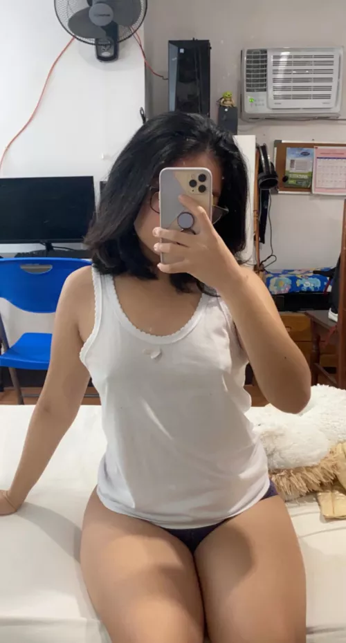 I love to show off my body, I hope you enjoy seeing it :)