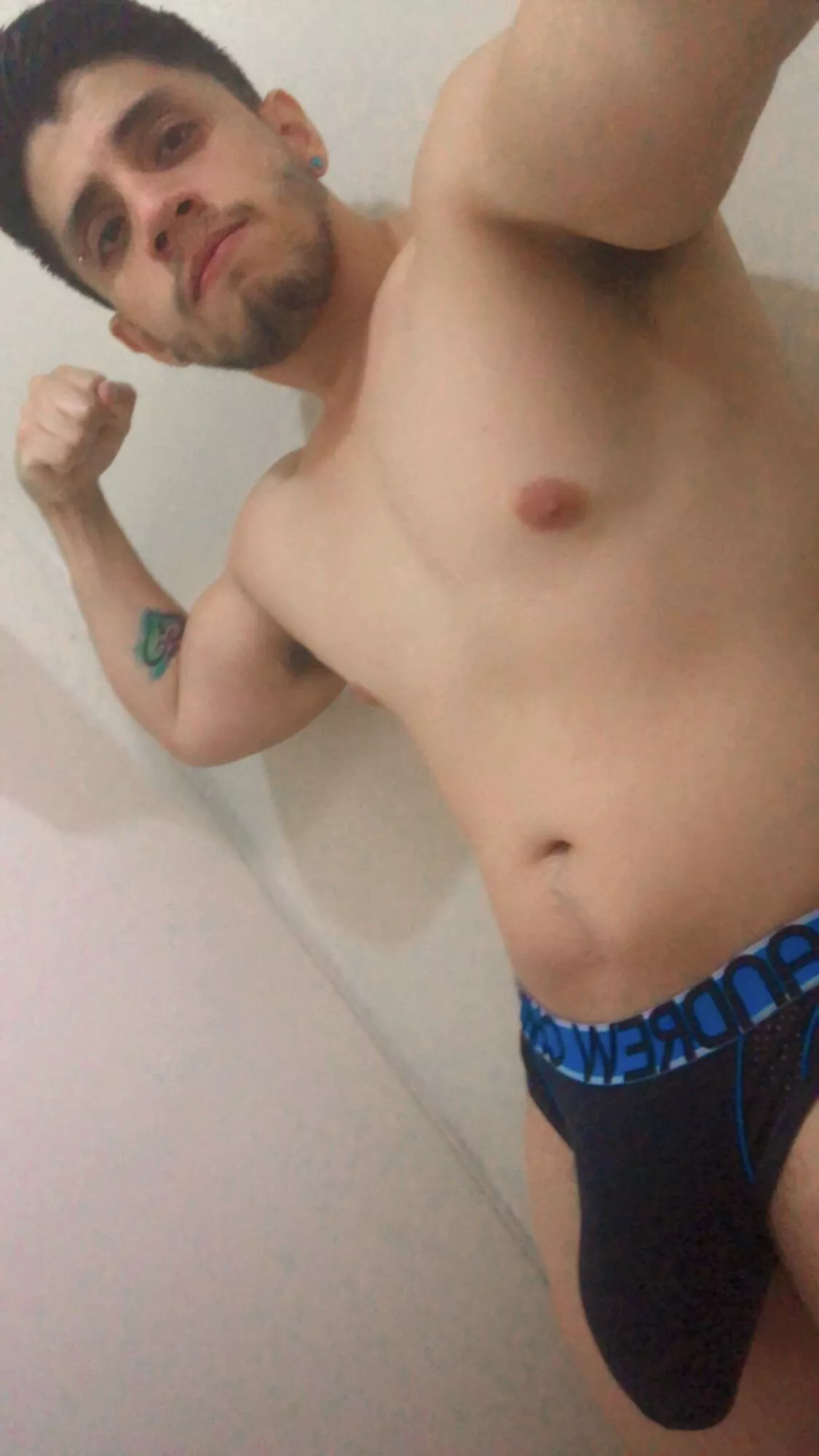 I love to take pictures of my big heavy bulge 😋