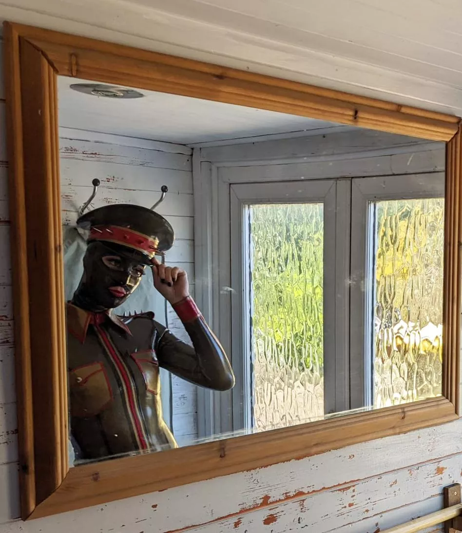 I love wearing hoods. They are so transformative 💋