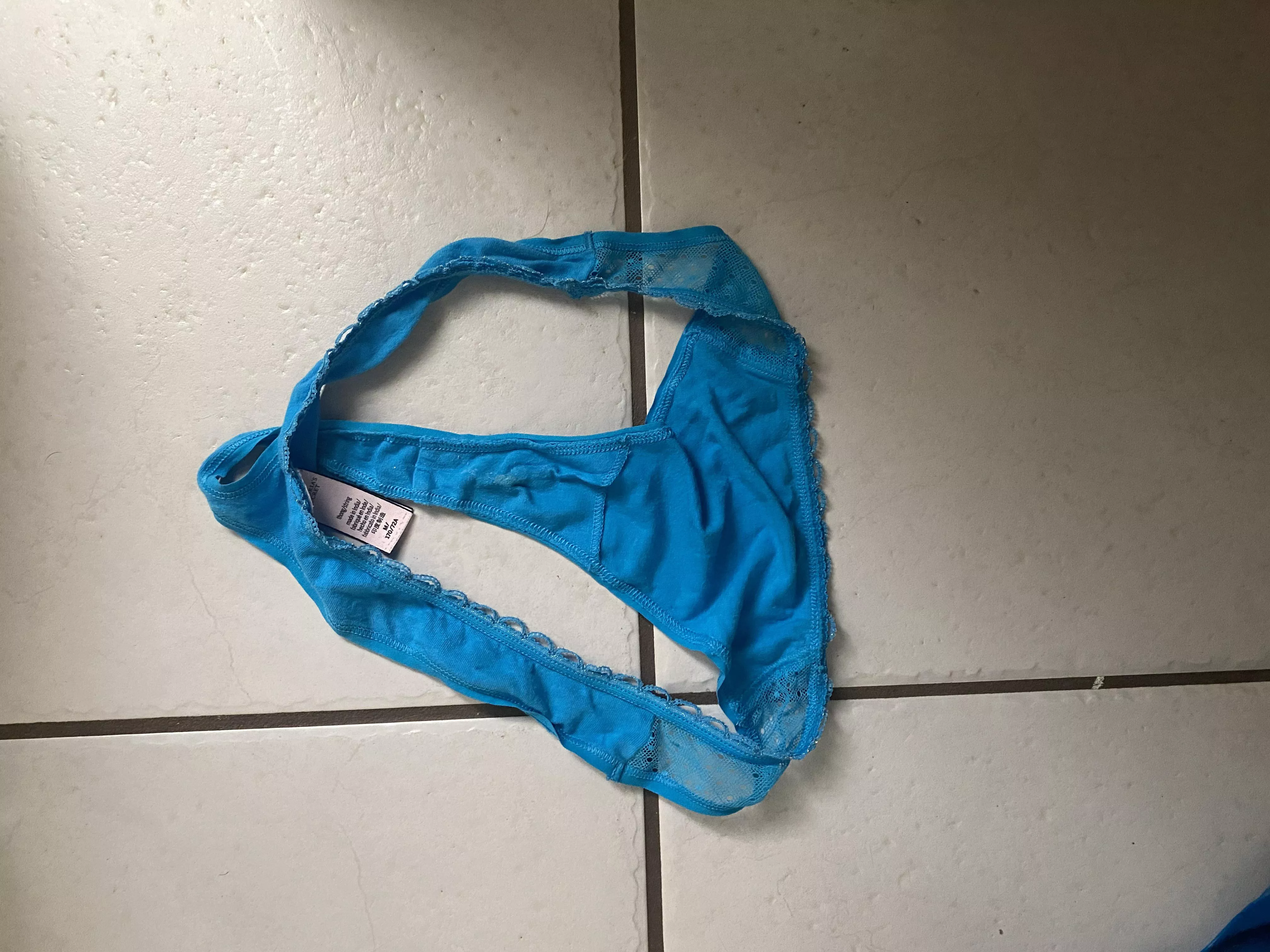 I love when family comes into town for the holidays. These are my cousins wife’s panties. She’s such a clean person and her panties smelled literally sweet.