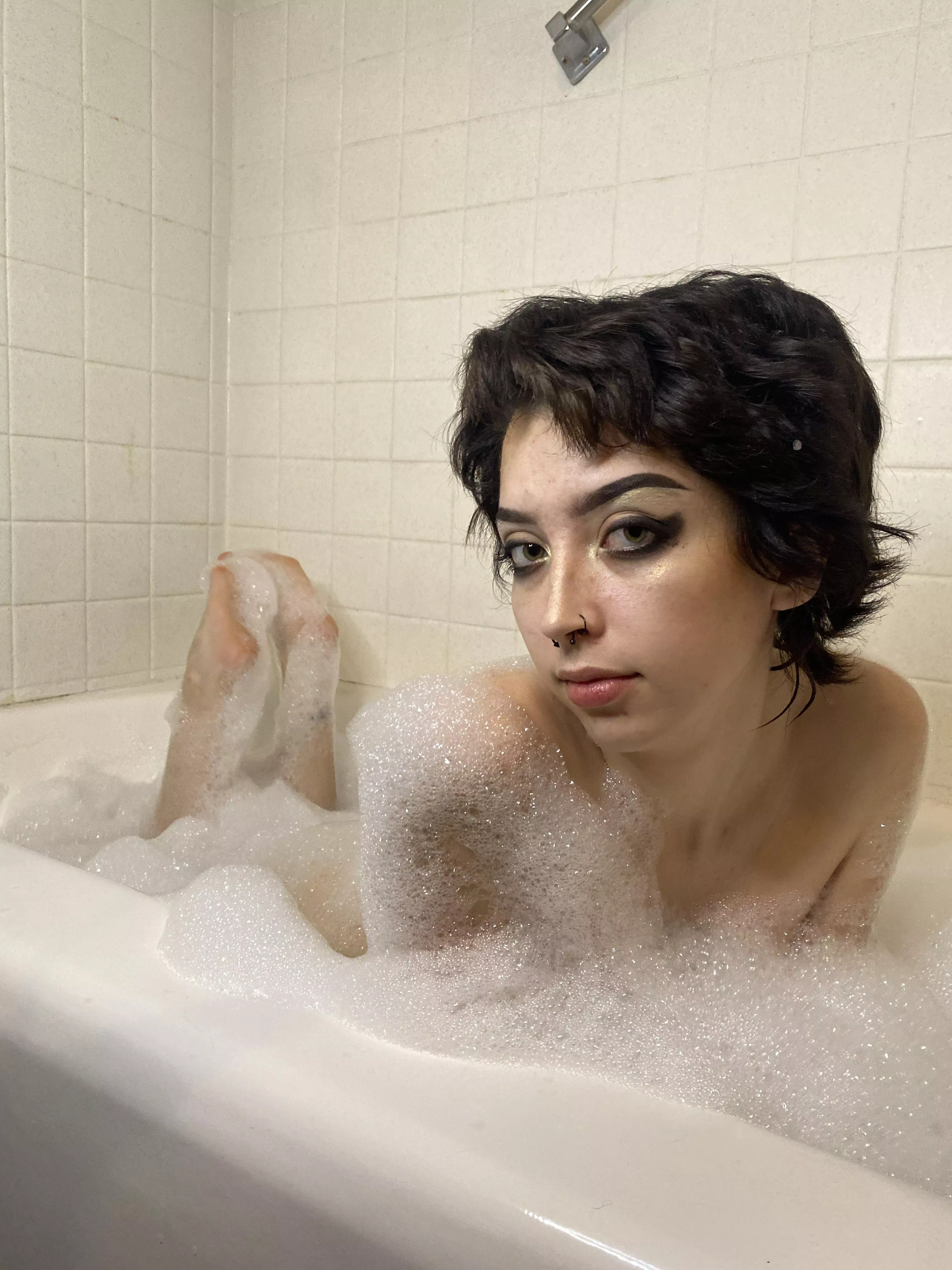 i loveee my short hair