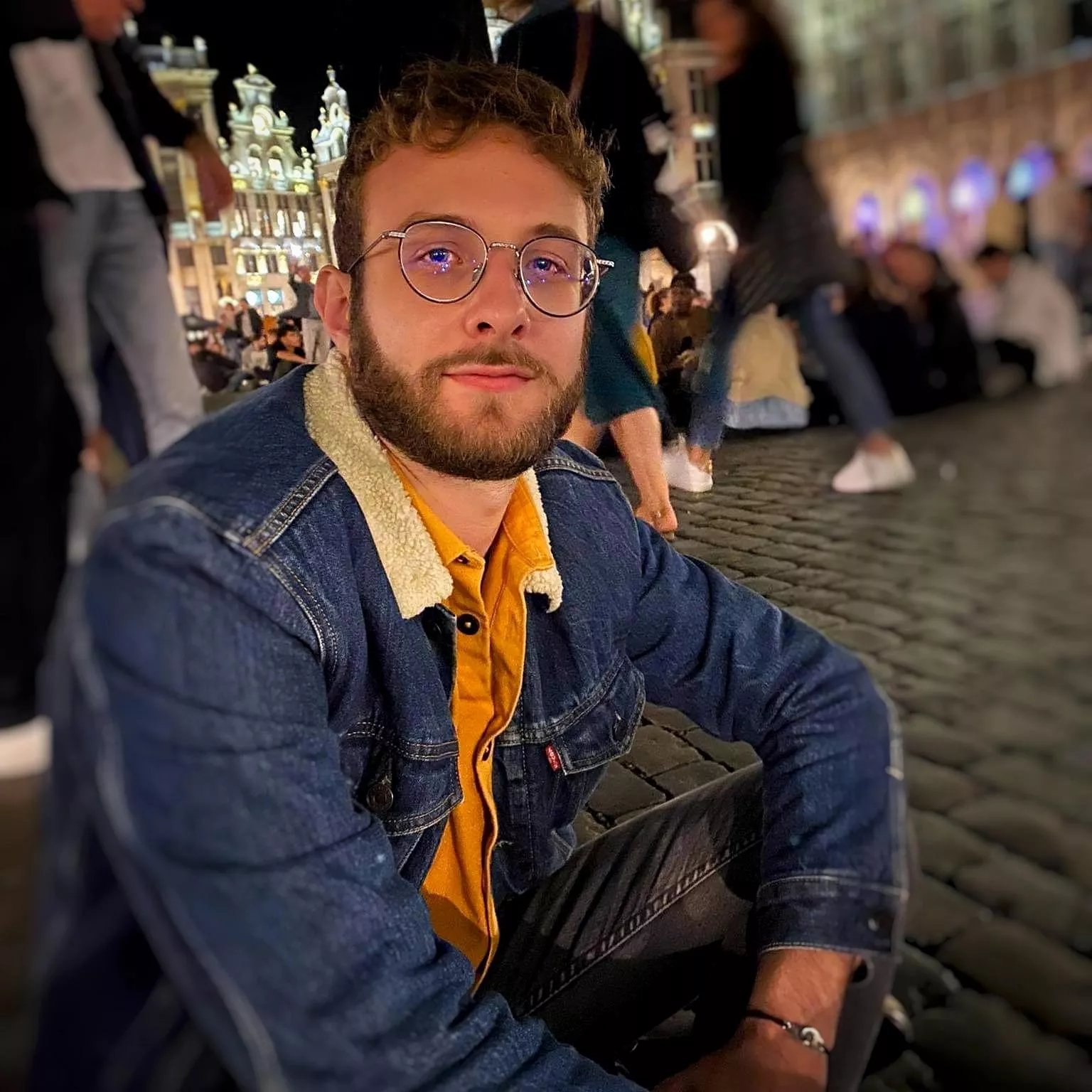 I miss the days when I was smiling and could spend the night staring at someone I felt complete with... I miss the days when I was smiling and could spend the night staring at someone I felt complete with...