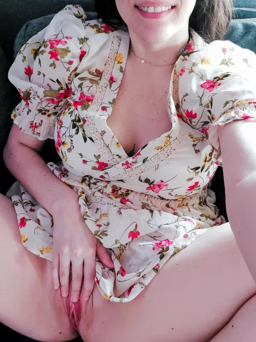 I need a soft pair of lips and a wet tongue to satisfy my urges right now.