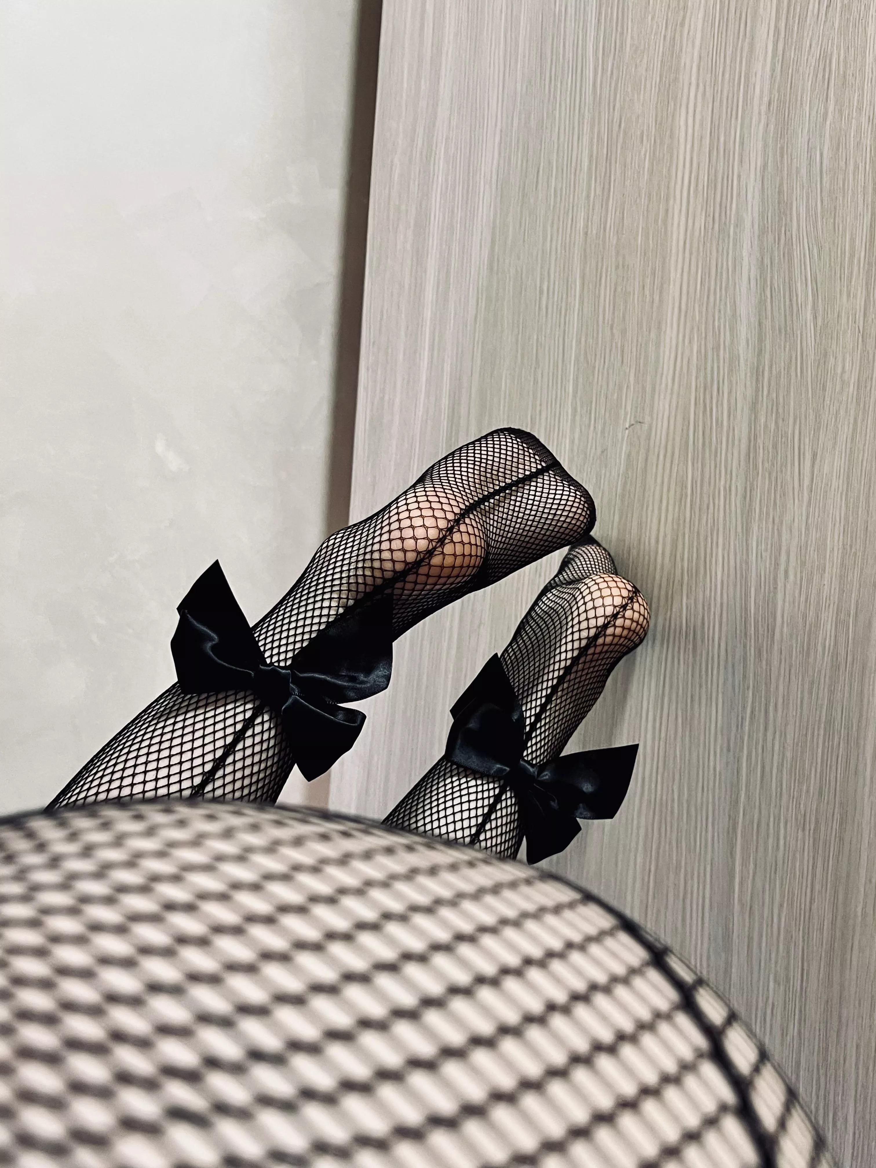 I need some dick behind me, want to slide it in?