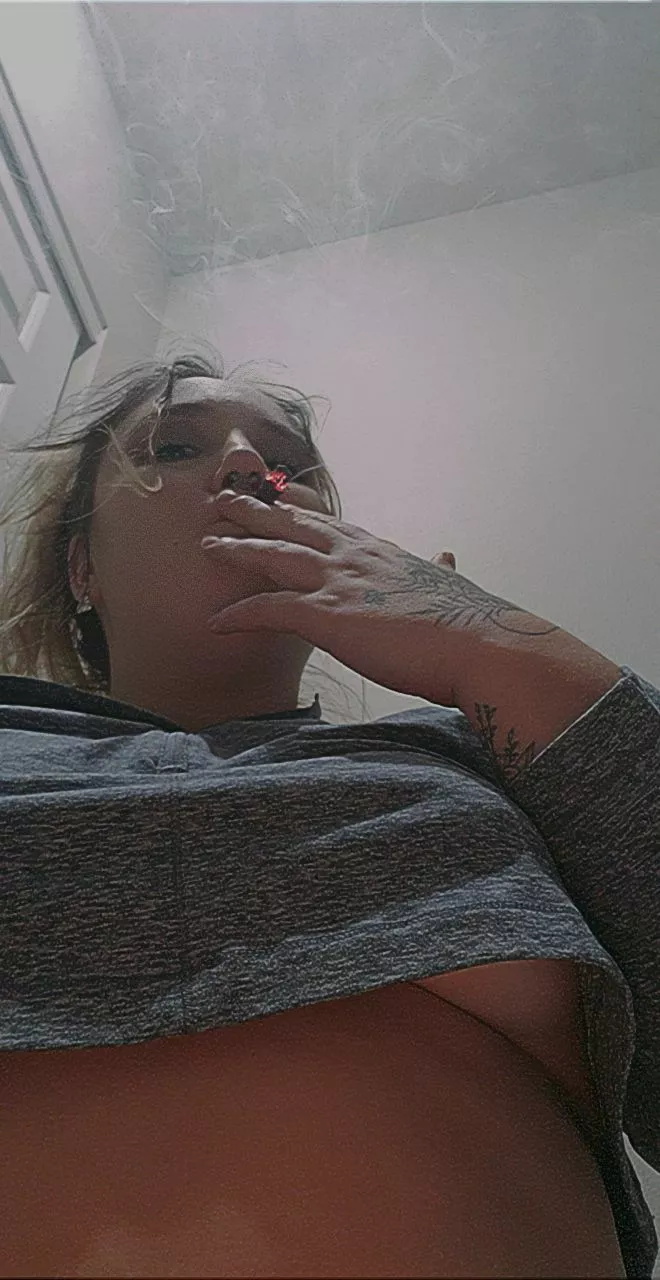 I need someone on my lap lookin up at me 🤤