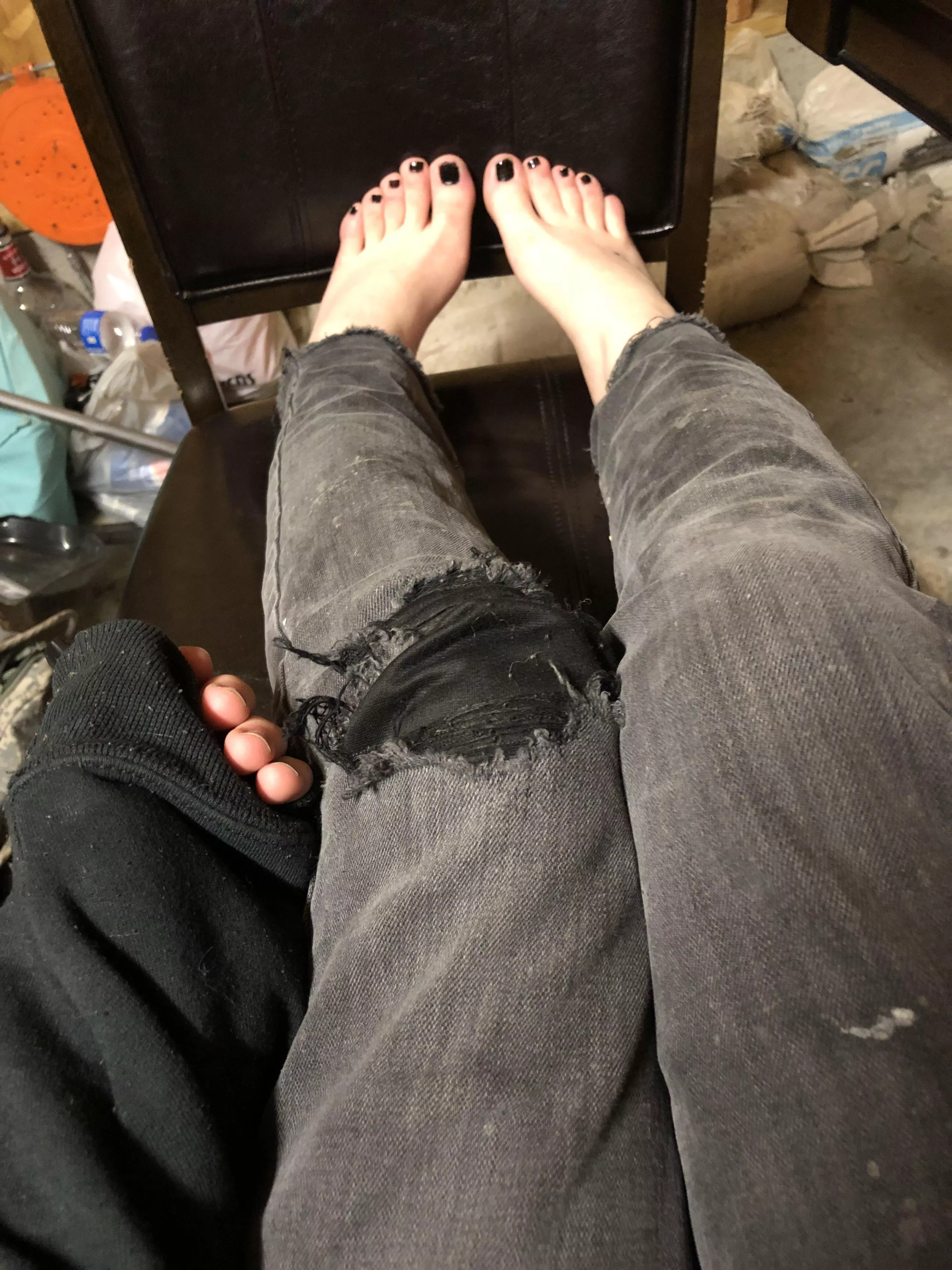 i need someone to suck my toes 🥺