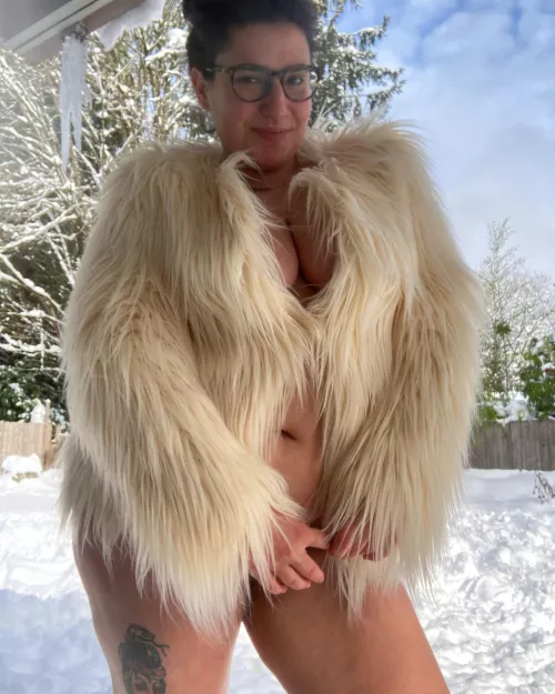 I need to be pet! 🥰