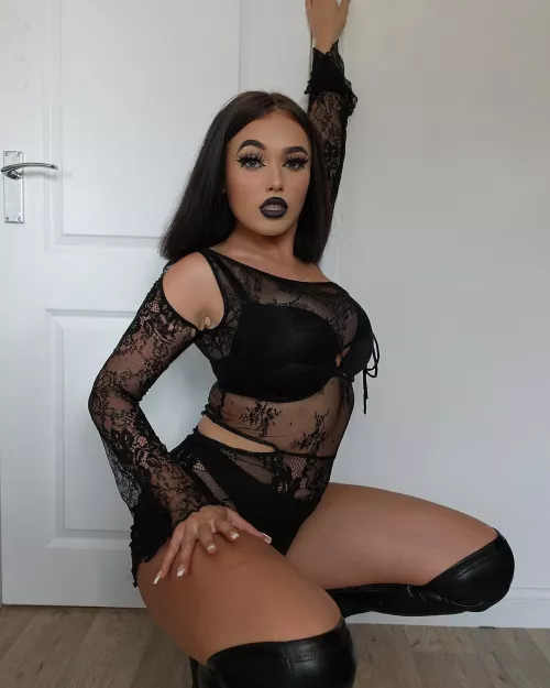 I need to be worshipped