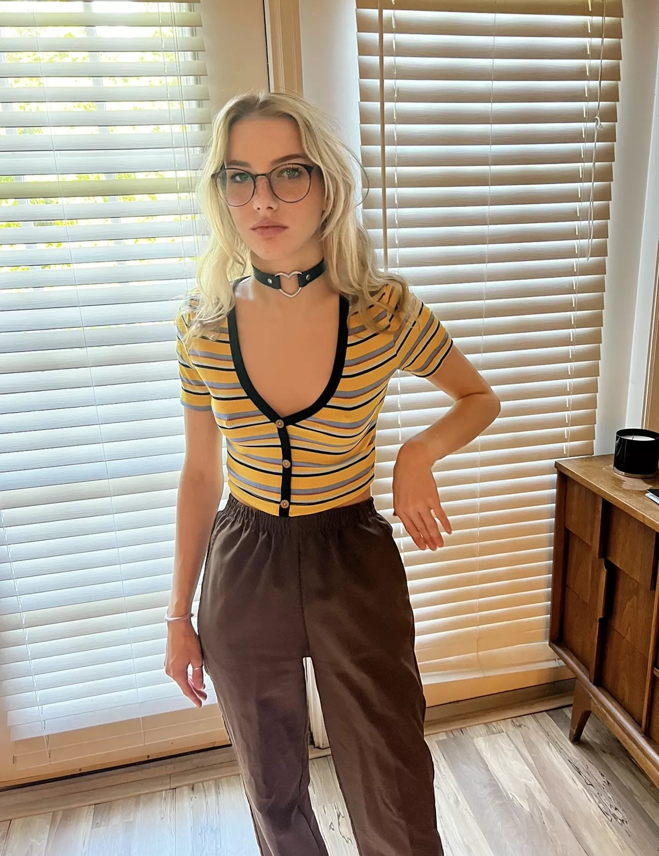 I never know what to do w my hands in pics lol (21f)