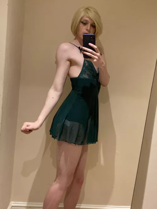 I normally just wear blue, but how do I look in green 🤞😘