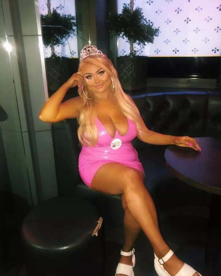 I think I'm in love 🥰I'd love to find out who she is, anyone able to help?