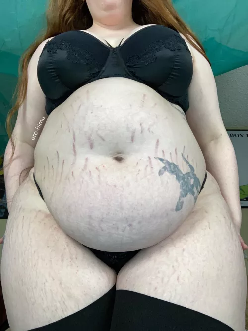 I thought you guys might appreciate a closer look at the stretch marks 👀