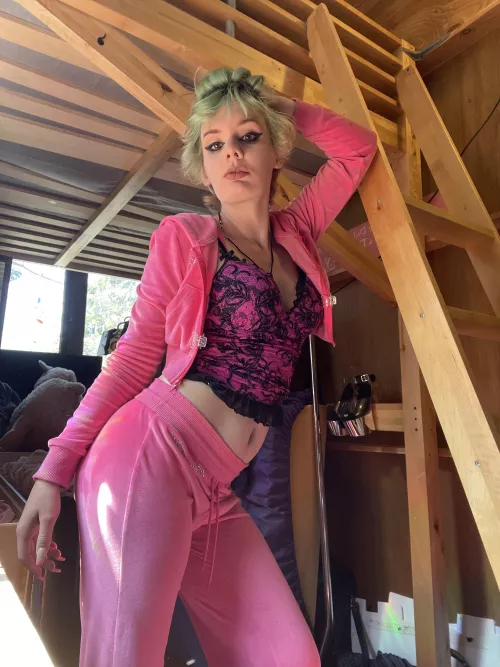 i tied up this babydoll bodycon dress to be a cropped top and i’m in love 😍💗