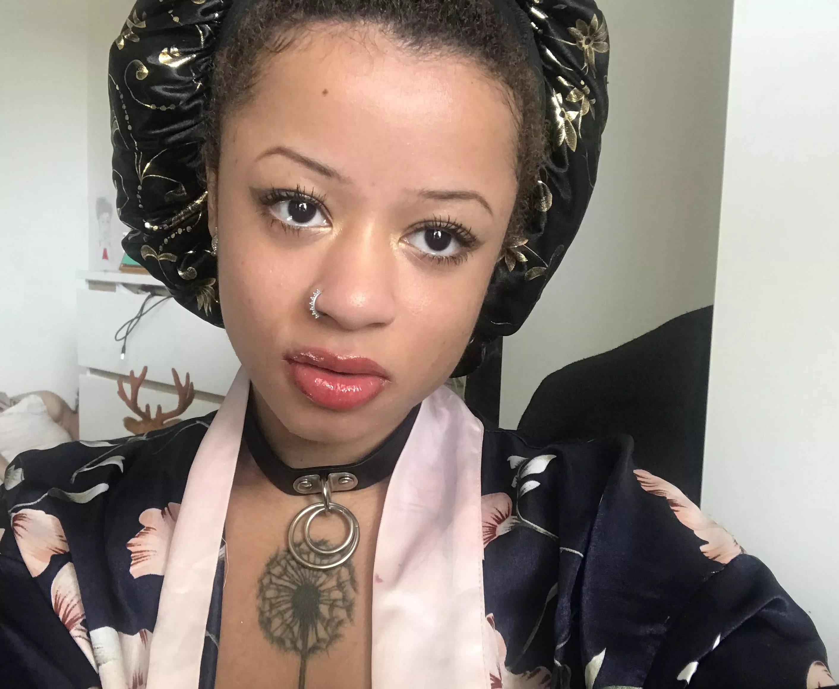 I usually don’t wear this neutral makeup, but i fuck with it 🐰