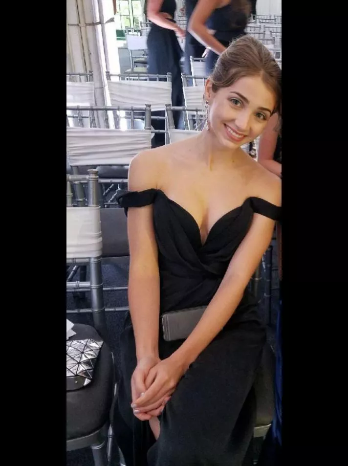 I wanna cum so hard for Emily Rudd that I forget my own name I wanna cum so hard for Emily Rudd that I forget my own name