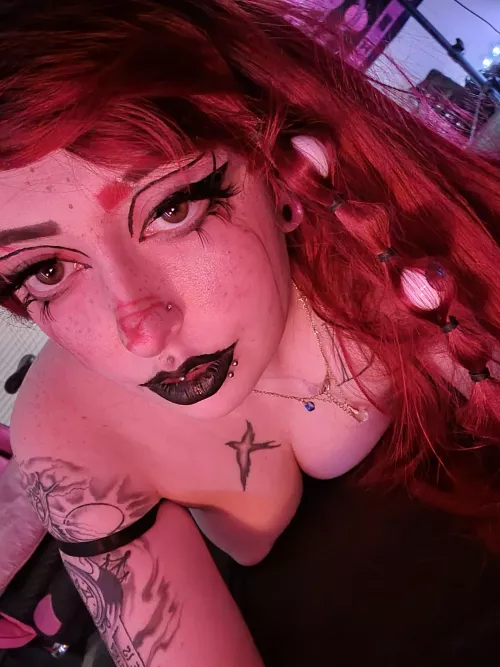 i wanna listen to my emoplaylist from 2008 and have sex 🥴