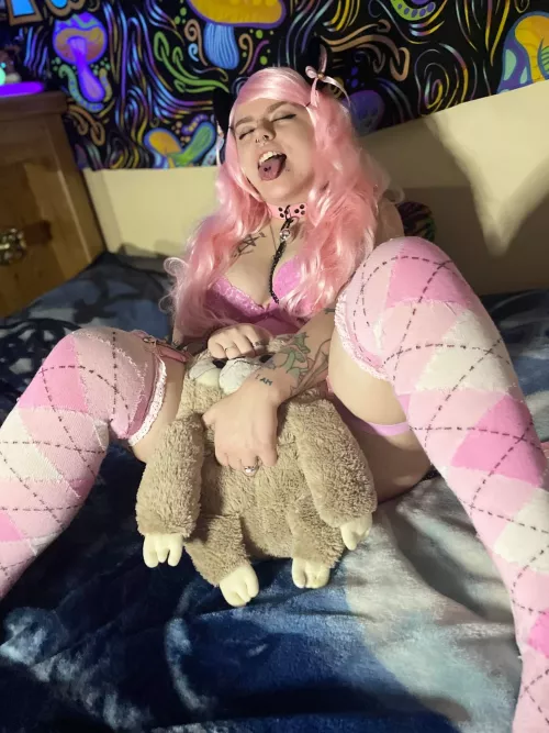 I wanna snuggle up with daddy 🙏🥺