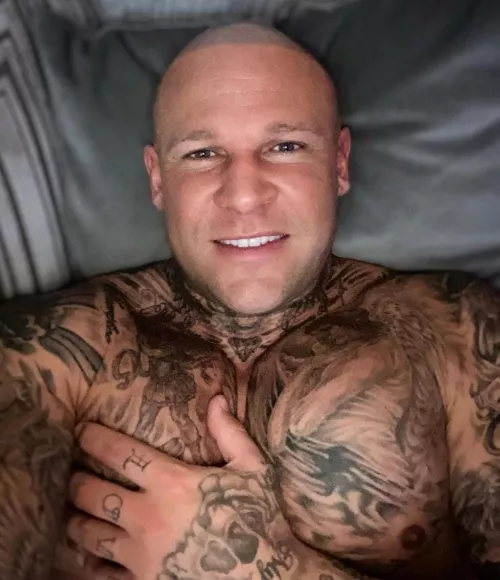 I want to be exposed as the cock loving f@g I am