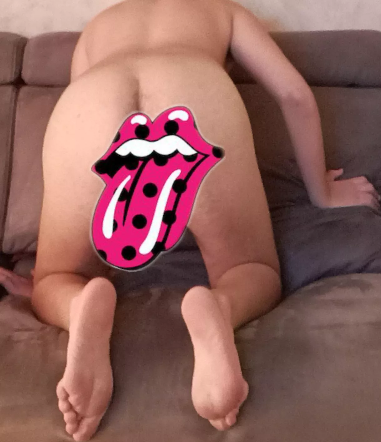 I want to become a sissy slut, read my bio😘