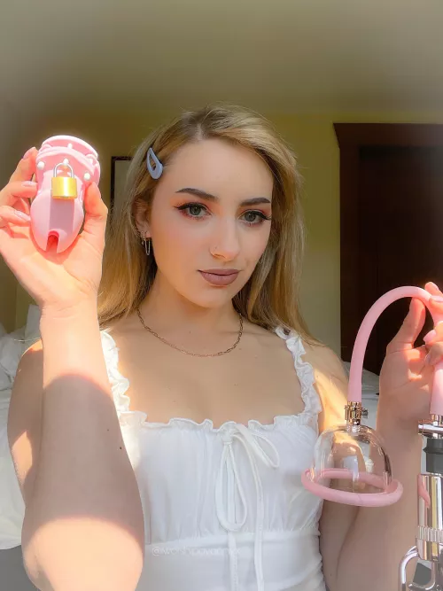 I want to see what would happen to a caged clit if Mommy used a pussy pump over it.. any volunteers? 😈