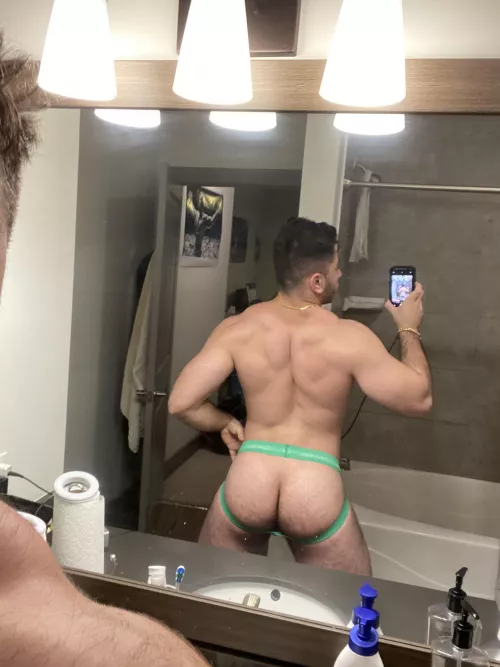 I want to travel with rich men and fuck in fancy hotel rooms after expensive shopping trips 🤩 #2022Goals