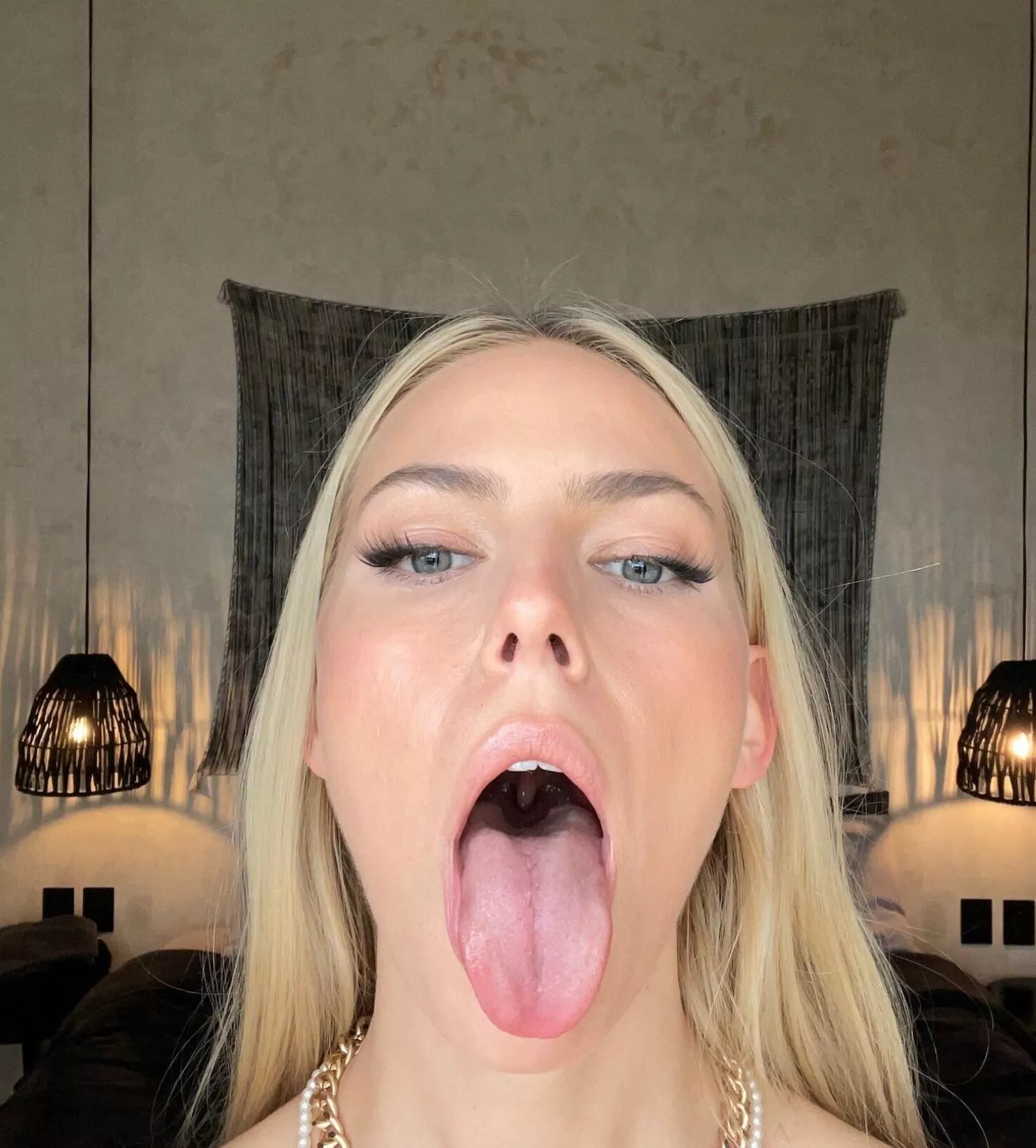 I want ur cum 🔥😈👅