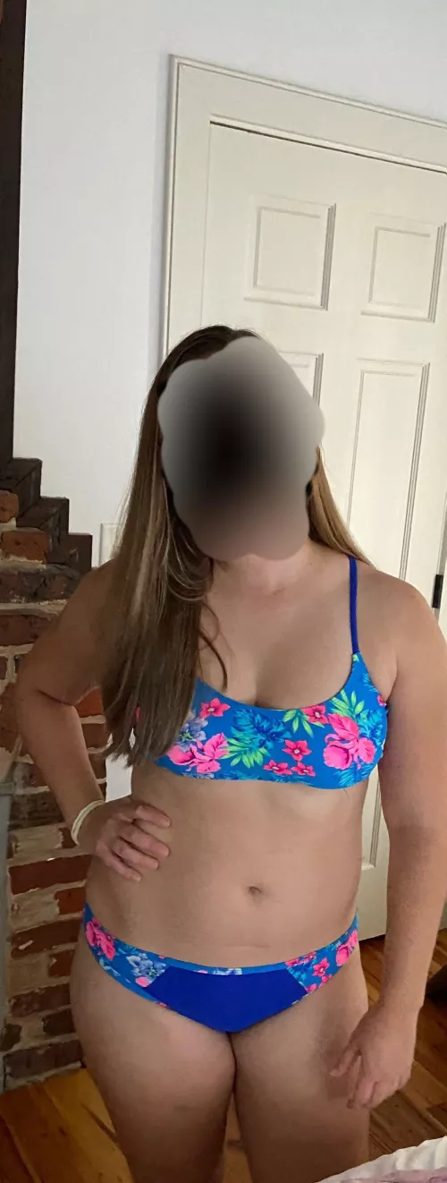I want you to help me out of my swimsuit and prep me for you husband. 😇