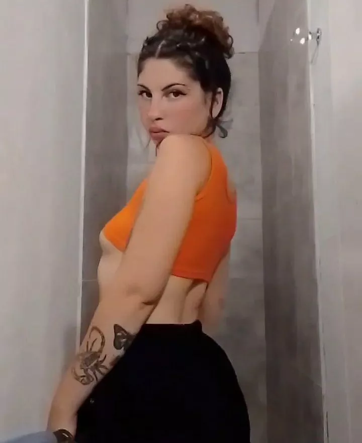 I want you to see my pussy and if your dick is hot for it💦