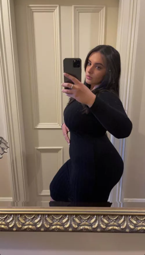 I will feed you any girl i know IRL to see your cock over them. Discord: Poprii#1980