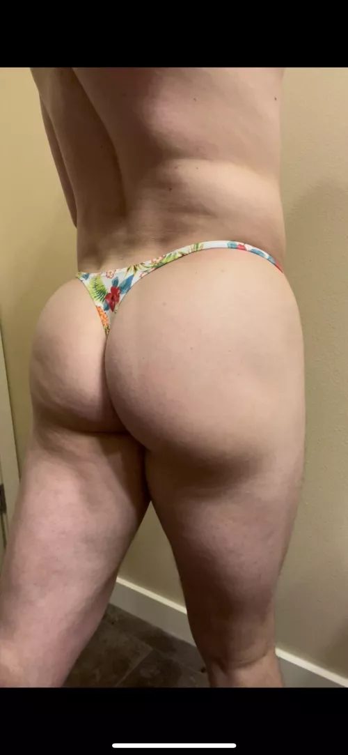 I wonder how many guys at work can tell I’m wearing a thong 😅