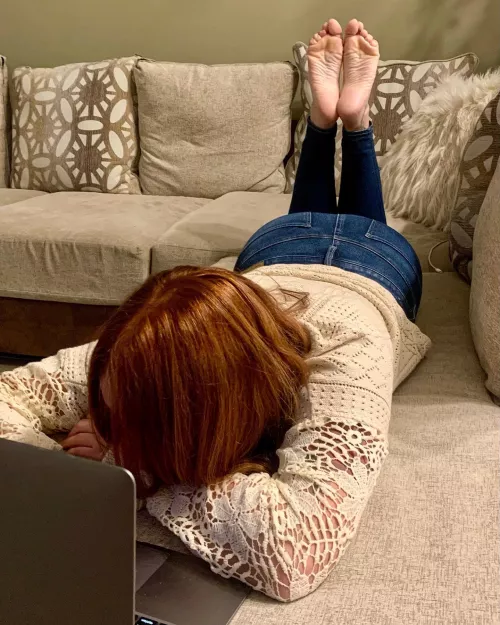 I work hard but my feet play harder😈