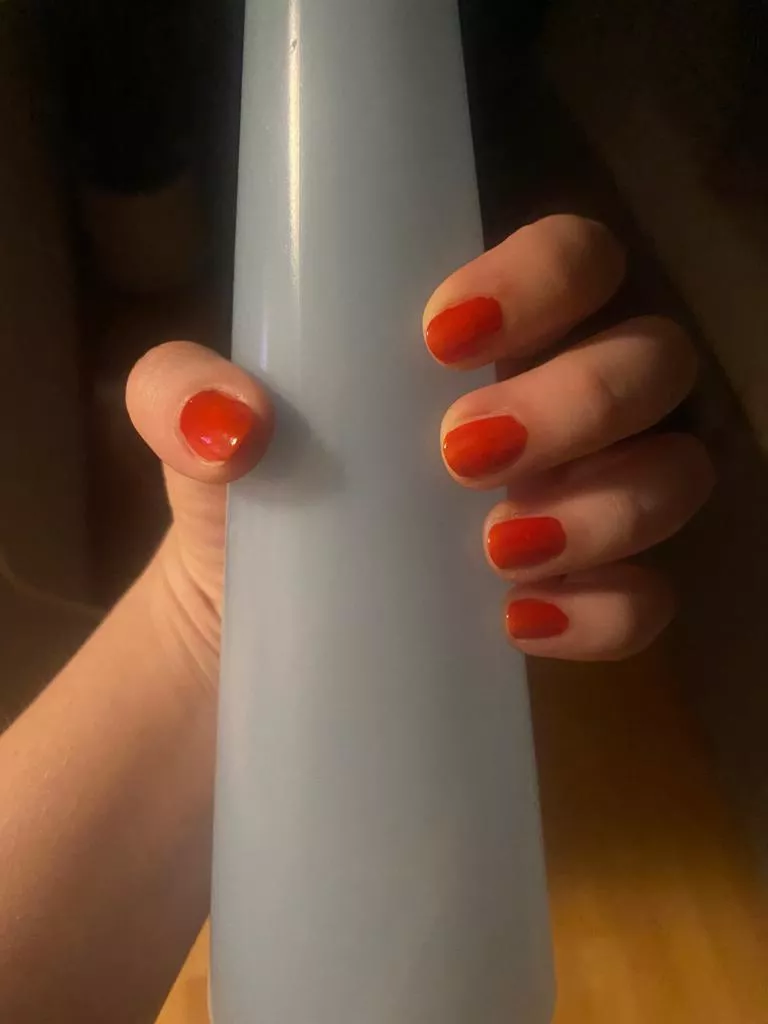 I would rather hold a dick in my hand. Do you like my nails? 😍