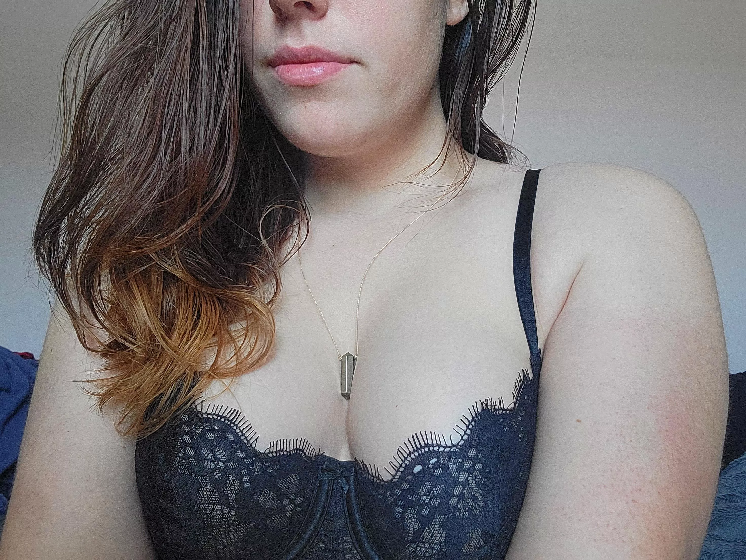 I'd love for you to kiss me all over 🥰💋