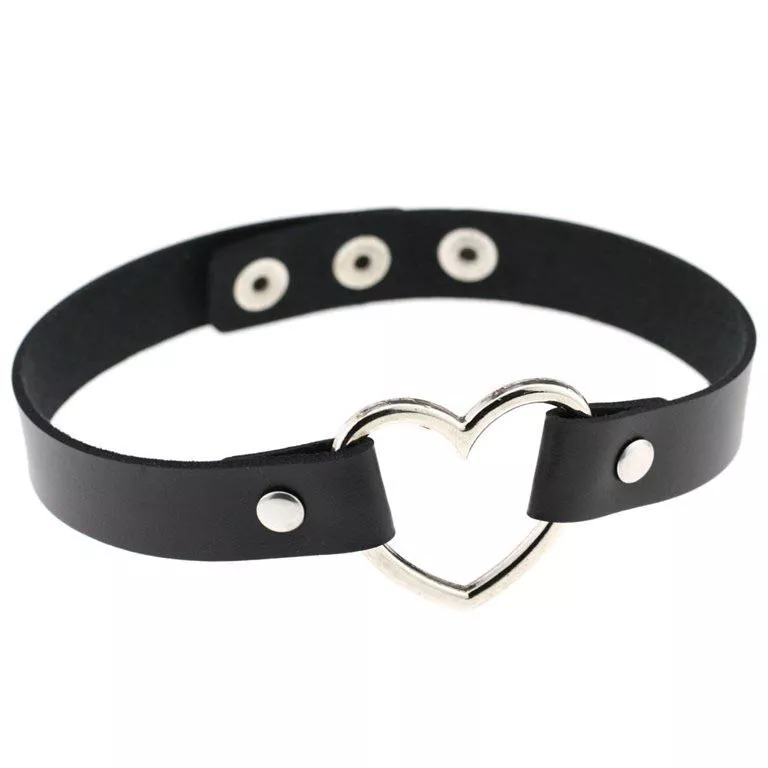 If a girl wears a choker like this is she implying that she is into bdsm? Am I over thinking and it’s just a regular necklace lol?