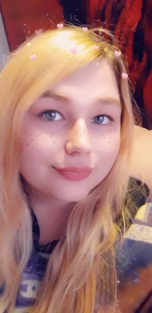 If any of my friends see me on here... Am I cute? 🥺👉👈