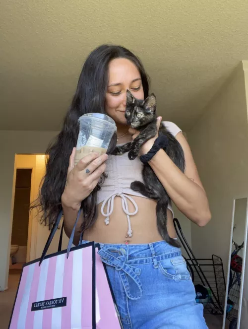 if dog is man’s best friend, are cats a girl’s best friend? 😻