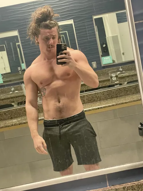 If this gets enough upvotes I’ll pull it out right on the middle of the locker room 😈