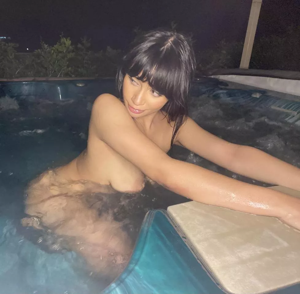 If you like me for my body, you will love me for my mind🤍 $6 ONLYFANS 🤍 CUSTOM CONTENT 🤍 CALLS & SKYPES 🤍 let me keep you company 🤍👇🏼 link below 👇🏼