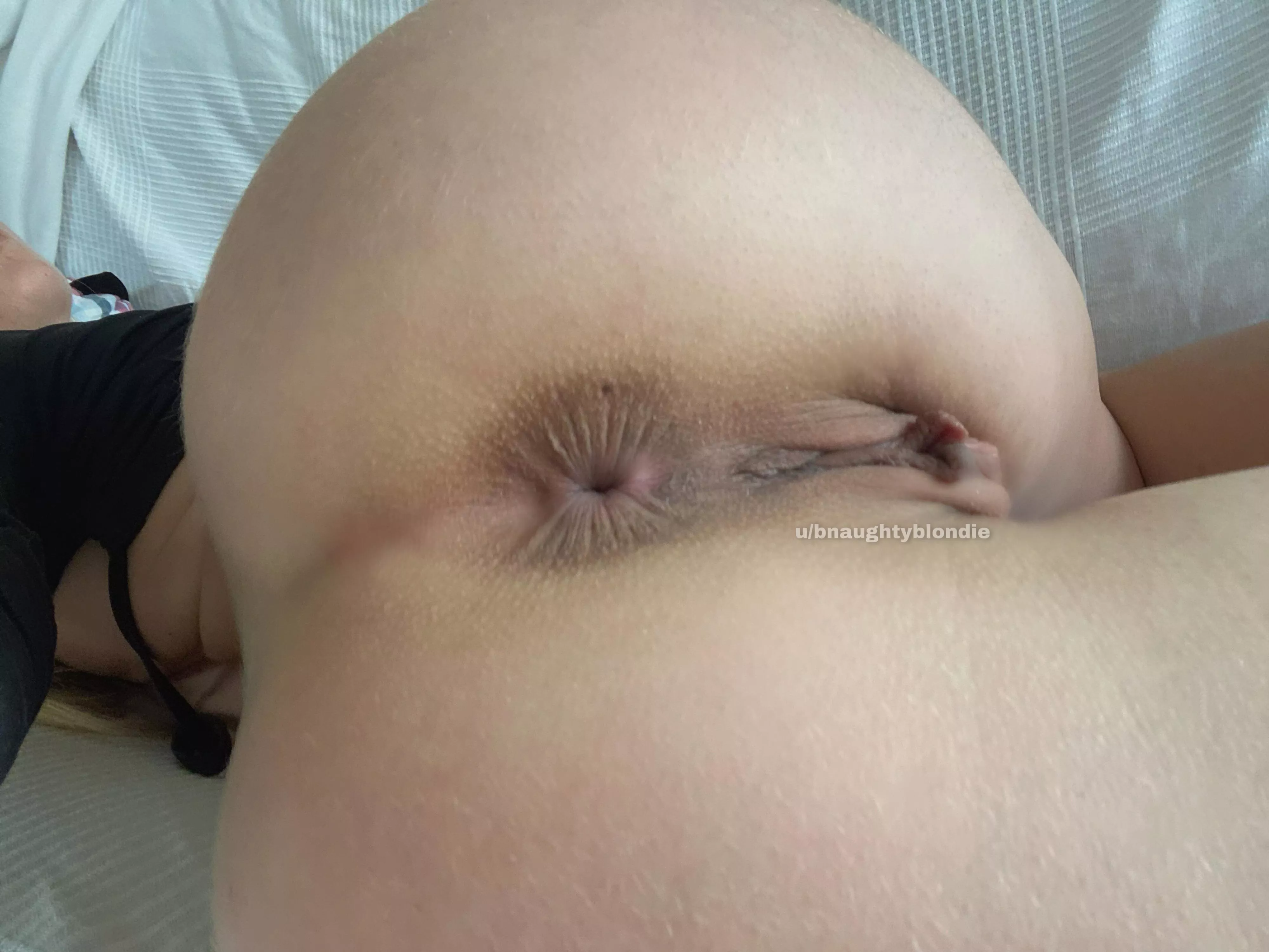 If you stick your tongue in my asshole, i’ll let you fuck it